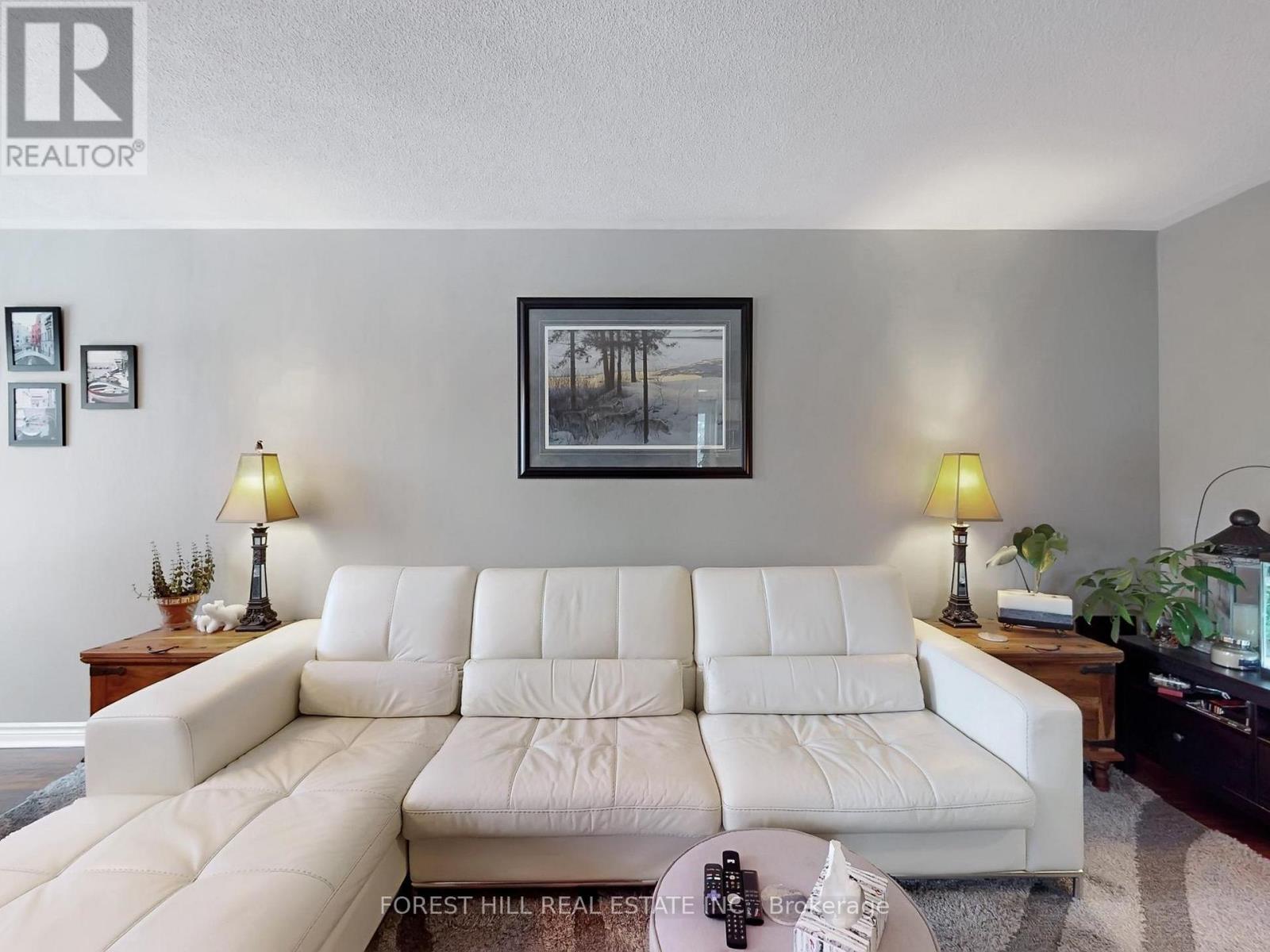 16 Royal Cedar Court, East Gwillimbury, Ontario  L9N 1R7 - Photo 5 - N12707514