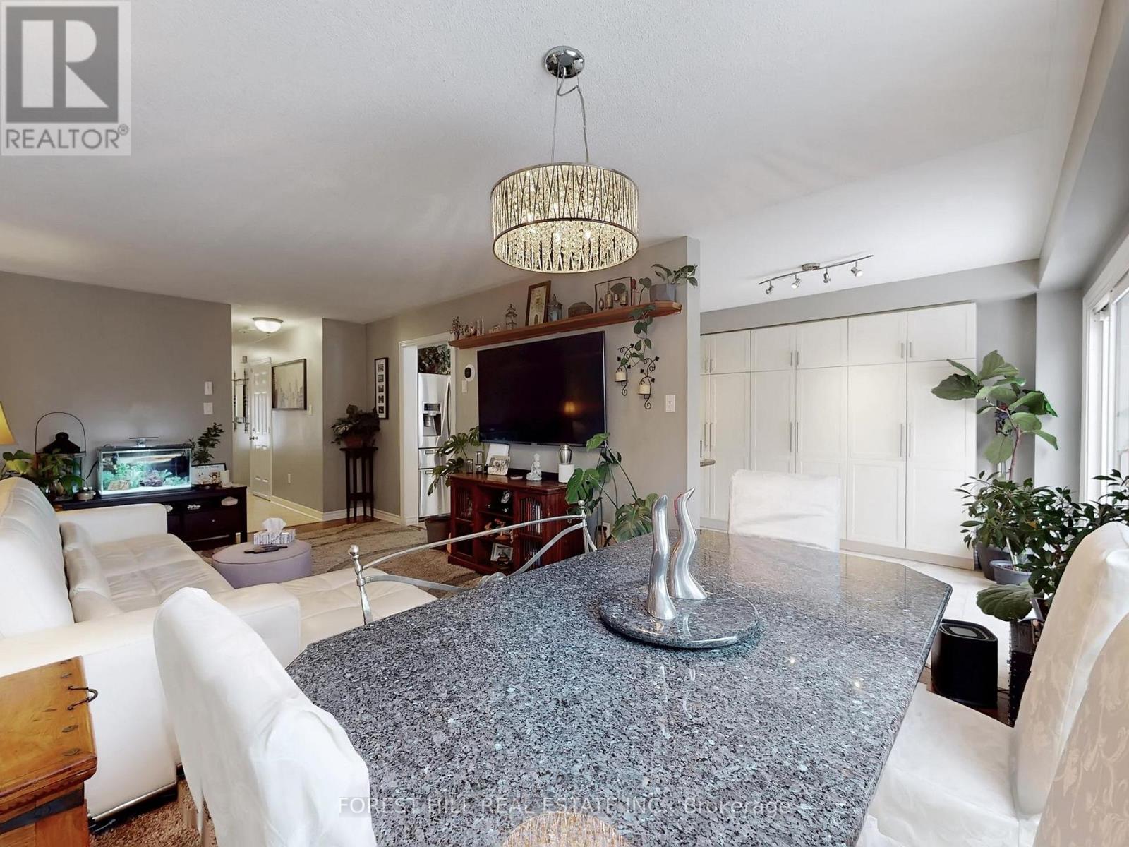 16 Royal Cedar Court, East Gwillimbury, Ontario  L9N 1R7 - Photo 6 - N12707514