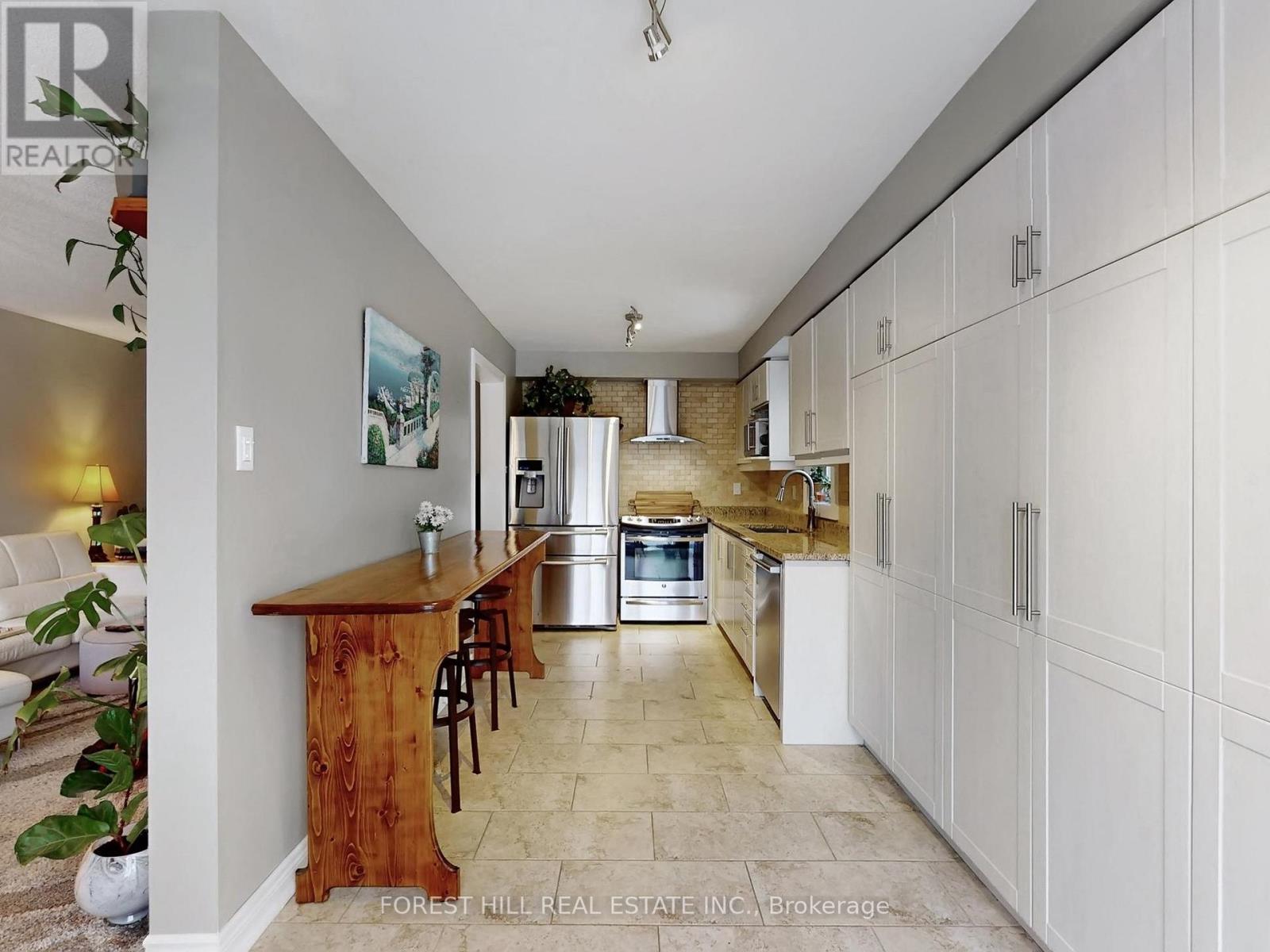 16 Royal Cedar Court, East Gwillimbury, Ontario  L9N 1R7 - Photo 7 - N12707514