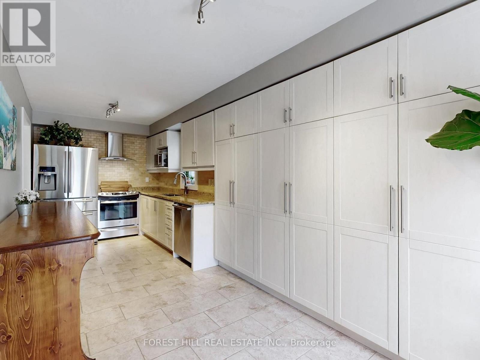 16 Royal Cedar Court, East Gwillimbury, Ontario  L9N 1R7 - Photo 8 - N12707514