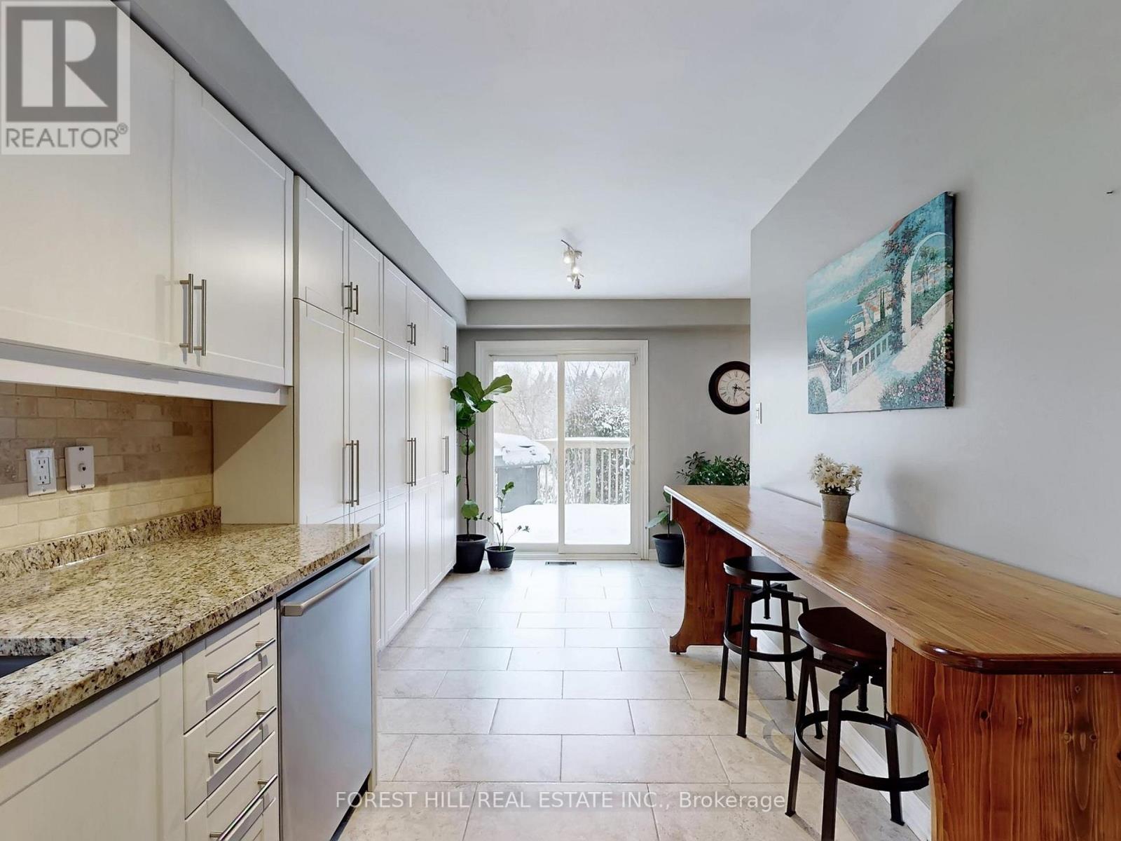 16 Royal Cedar Court, East Gwillimbury, Ontario  L9N 1R7 - Photo 9 - N12707514