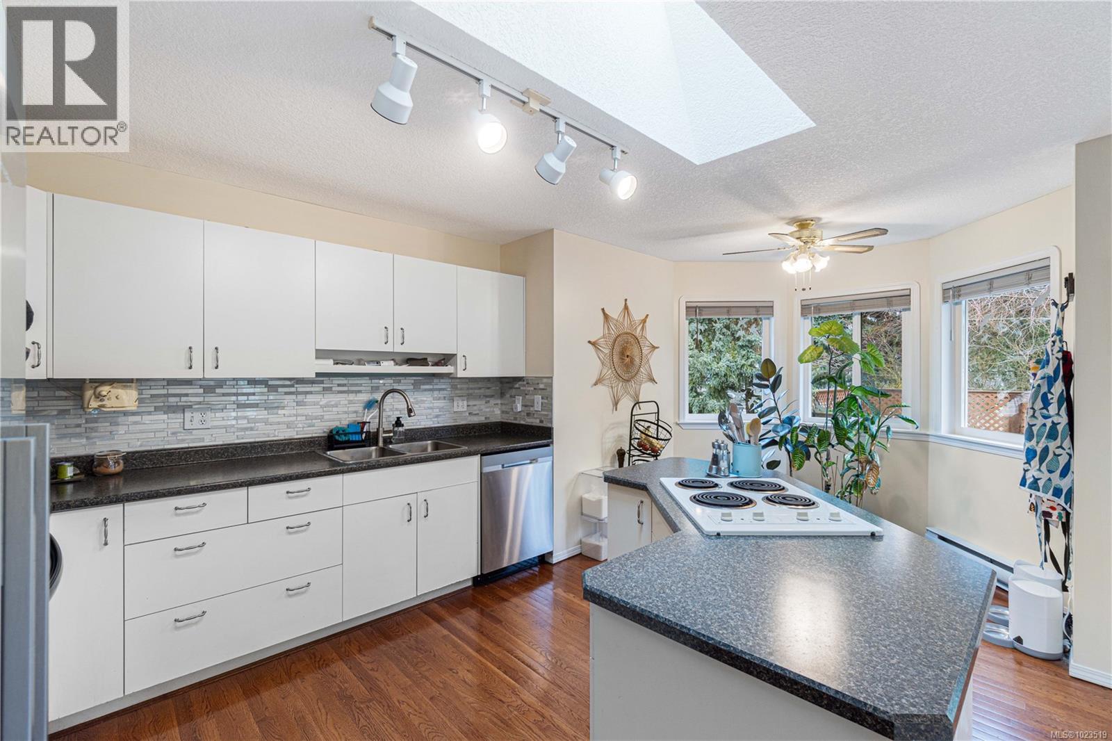 5709 Malibu Terr, Nanaimo, British Columbia  V9T 5W7 - Photo 8 - 1023519