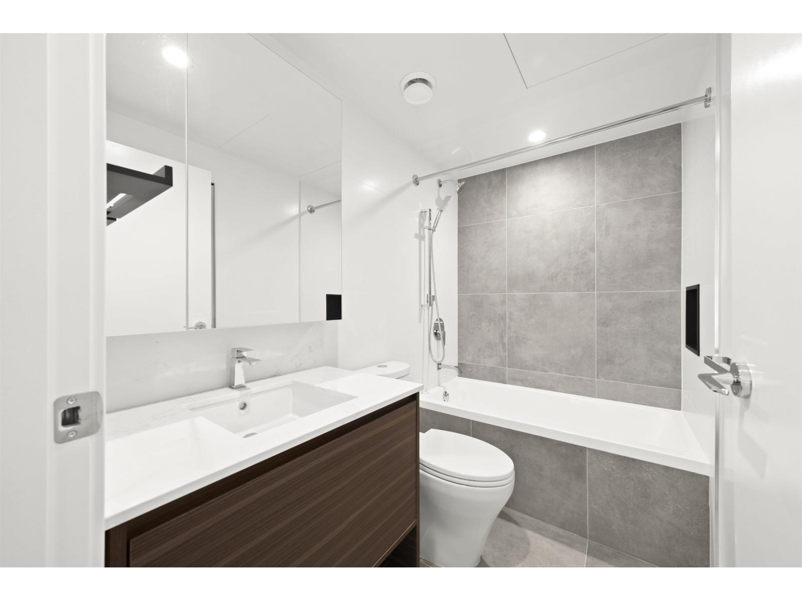 3606 13745 George Junction, Surrey, British Columbia  V3T 4Y3 - Photo 18 - R3078269