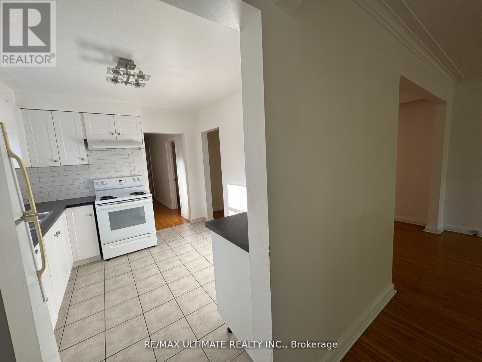 Main - 468 Ridelle Avenue, Toronto, Ontario  M6B 1K5 - Photo 2 - W12645556