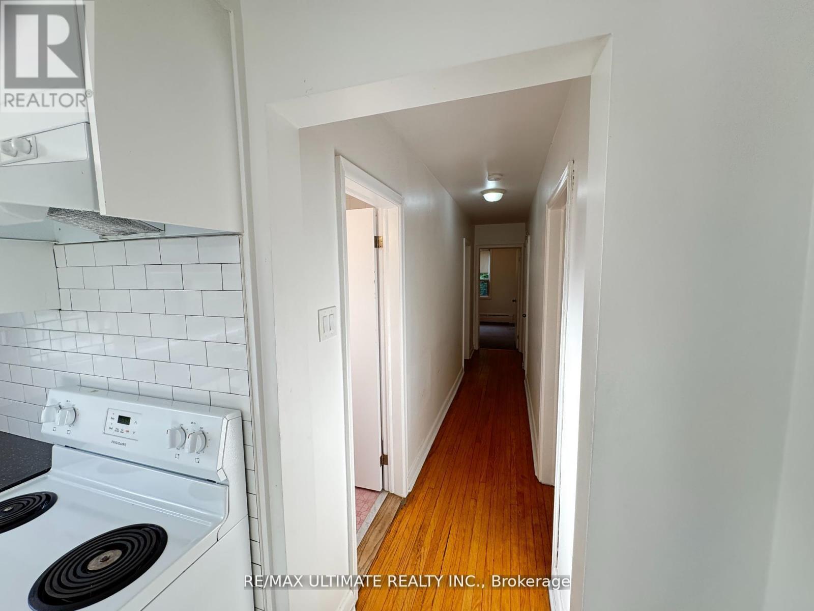 Main - 468 Ridelle Avenue, Toronto, Ontario  M6B 1K5 - Photo 6 - W12645556