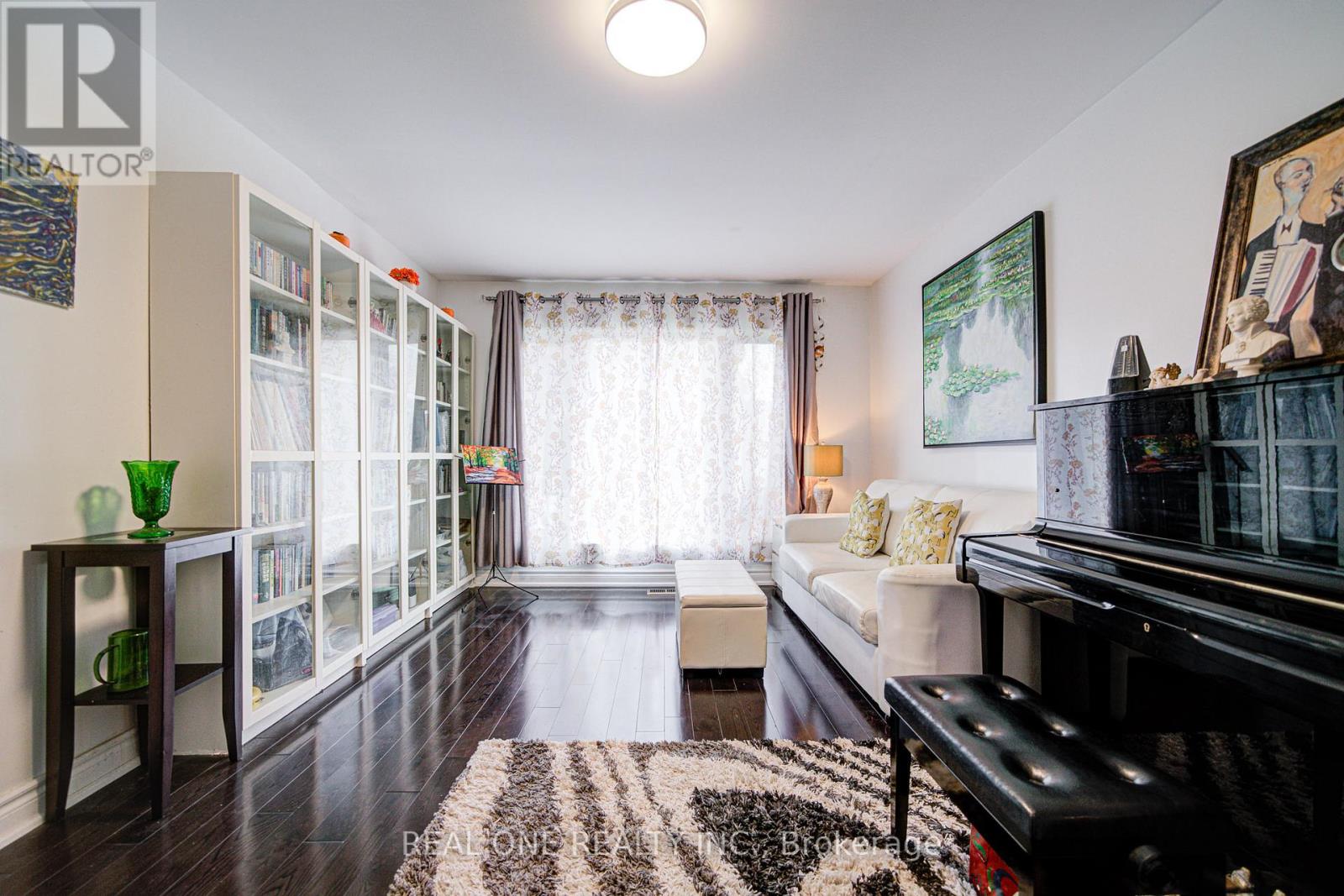 72 Highgate Drive, Markham, Ontario  L3R 3R9 - Photo 4 - N12707522