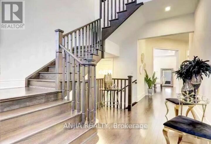 158 Hurst Avenue, Vaughan, Ontario  L6A 4Y6 - Photo 4 - N12707524