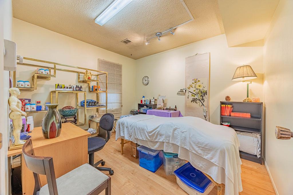 9865 85 Avenue, Edmonton, Alberta T6E 2J5 - Photo 20 - 43688833