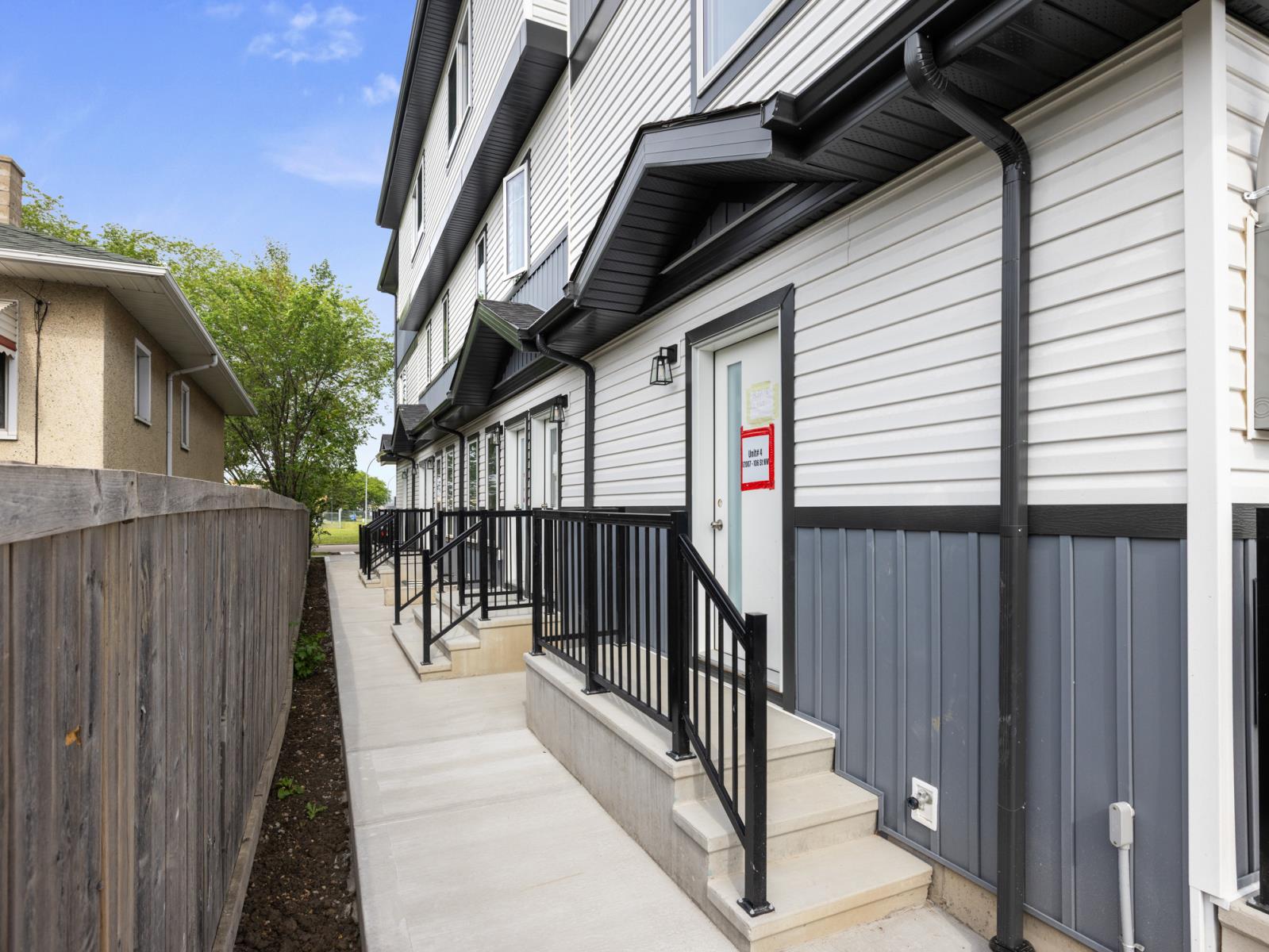 12007  106 Street, Edmonton, Alberta  T5G 2R5 - Photo 5 - 43690214