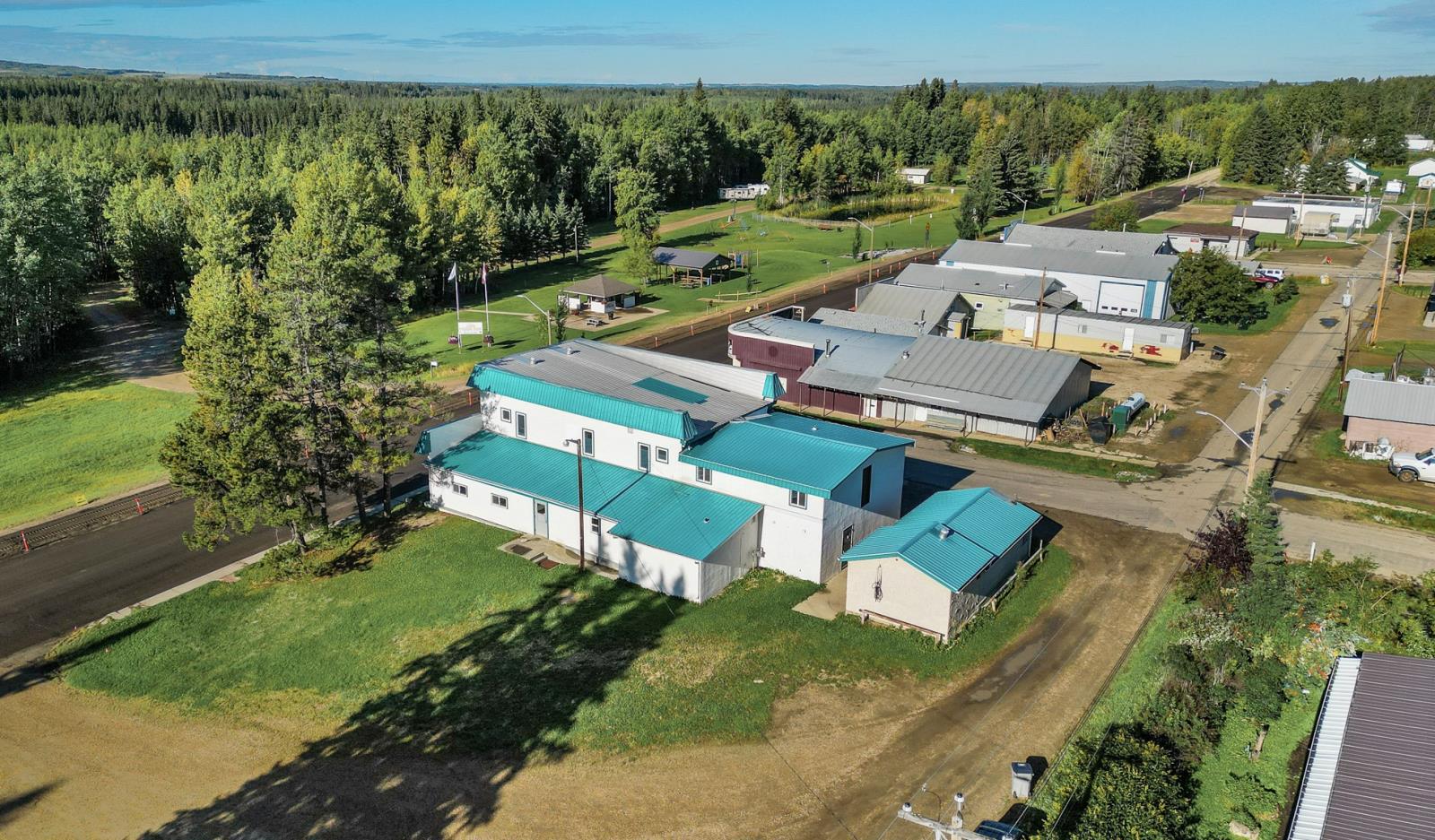 102  2 Avenue, Winfield, Alberta  T0C 2X0 - Photo 2 - 43689752