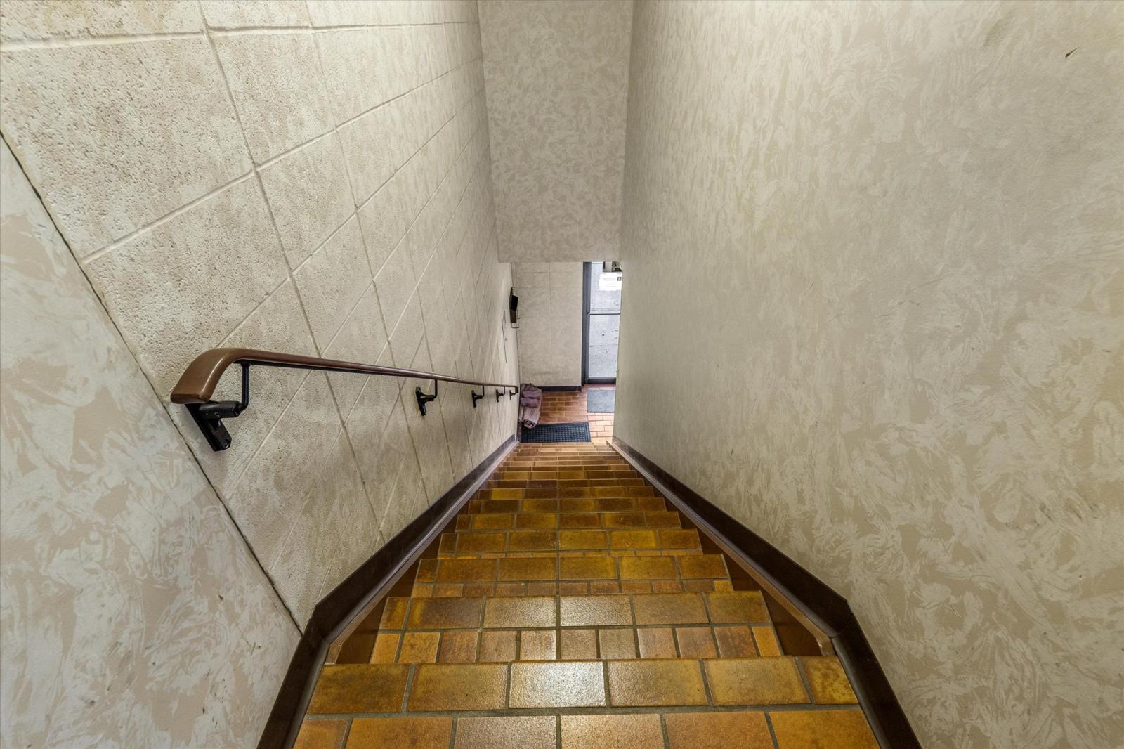 200 10041  81 Ave NW, Edmonton, Alberta