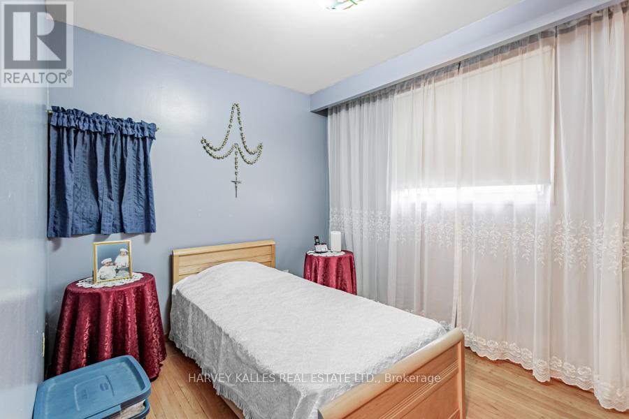 33 Tolton Drive S, Brampton, Ontario  L6V 2P9 - Photo 12 - W12697772