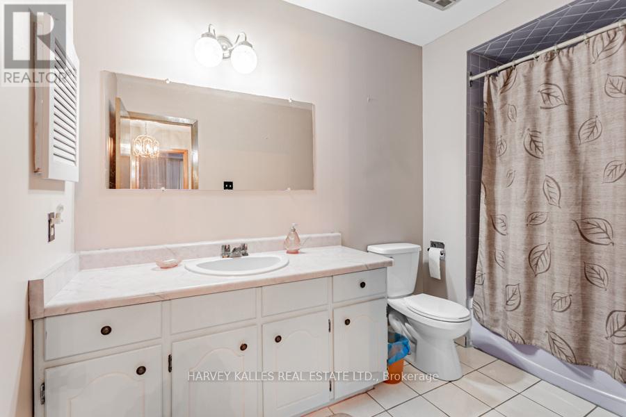 33 Tolton Drive S, Brampton, Ontario  L6V 2P9 - Photo 13 - W12697772