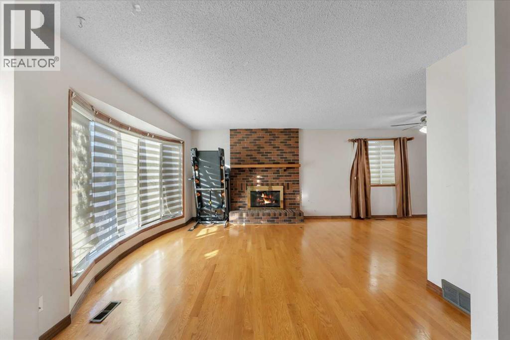 20 Templehill Crescent, Calgary, Alberta  T1Y 4C5 - Photo 2 - A2280127