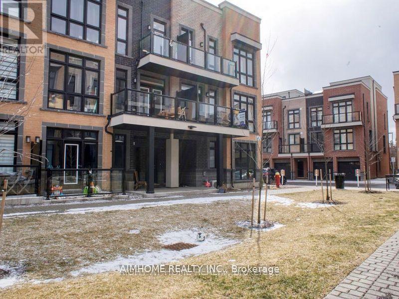 16 - 8 SAYERS LANE, Richmond Hill, Ontario