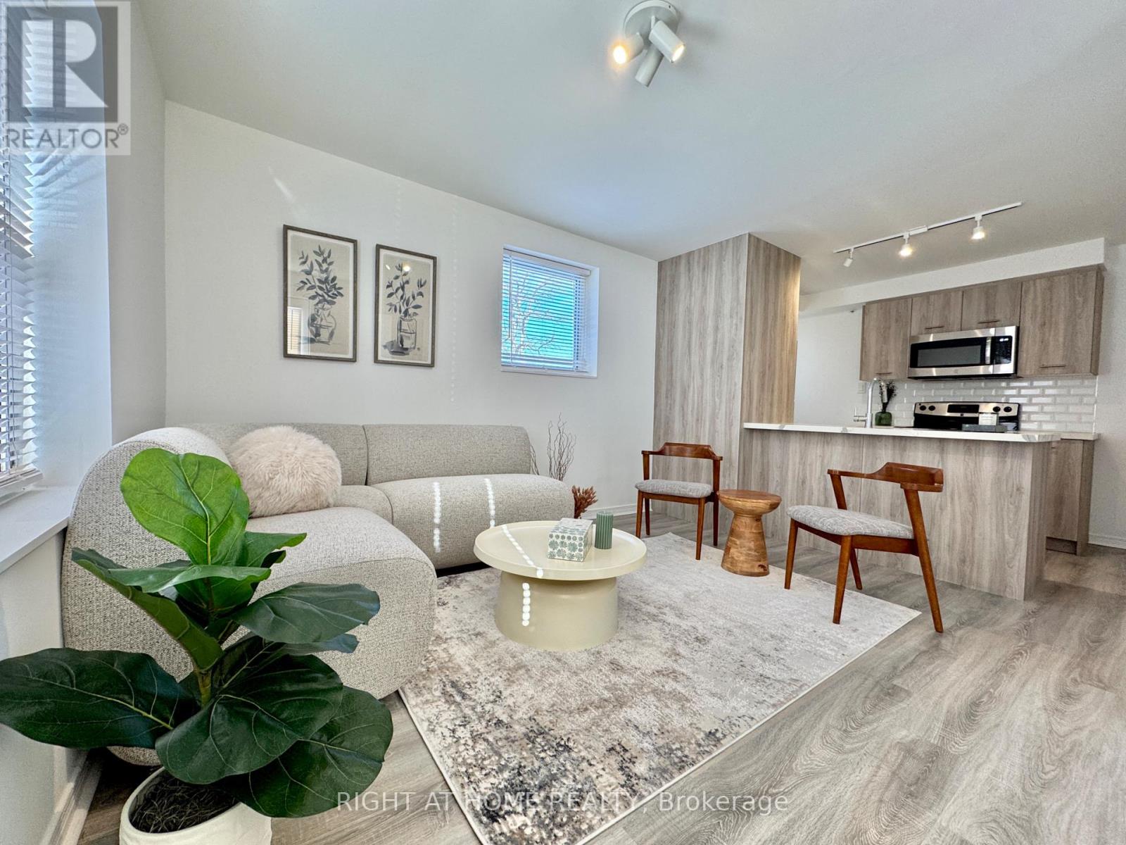 A - 469 QUEEN STREET, Newmarket, Ontario