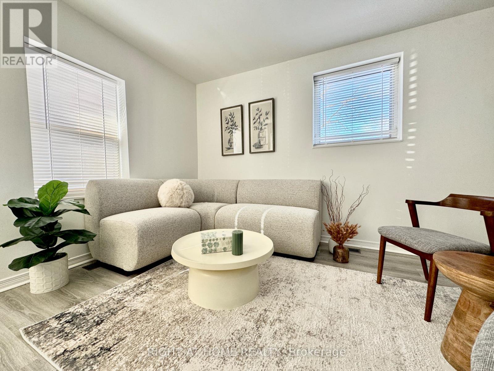 A - 469 Queen Street, Newmarket, Ontario  L3Y 2H3 - Photo 2 - N12707566