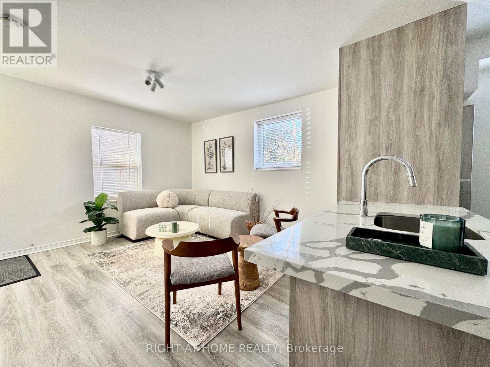 A - 469 Queen Street, Newmarket, Ontario  L3Y 2H3 - Photo 3 - N12707566