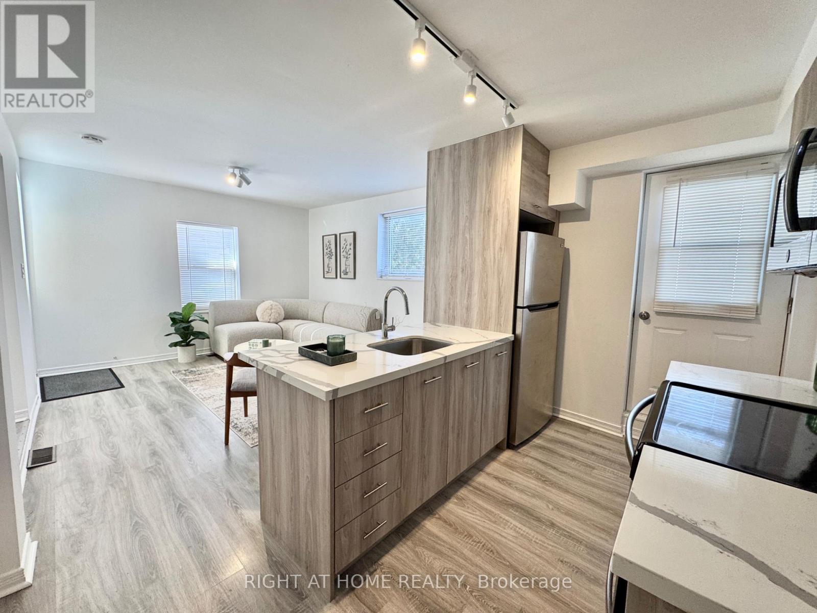 A - 469 Queen Street, Newmarket, Ontario  L3Y 2H3 - Photo 4 - N12707566