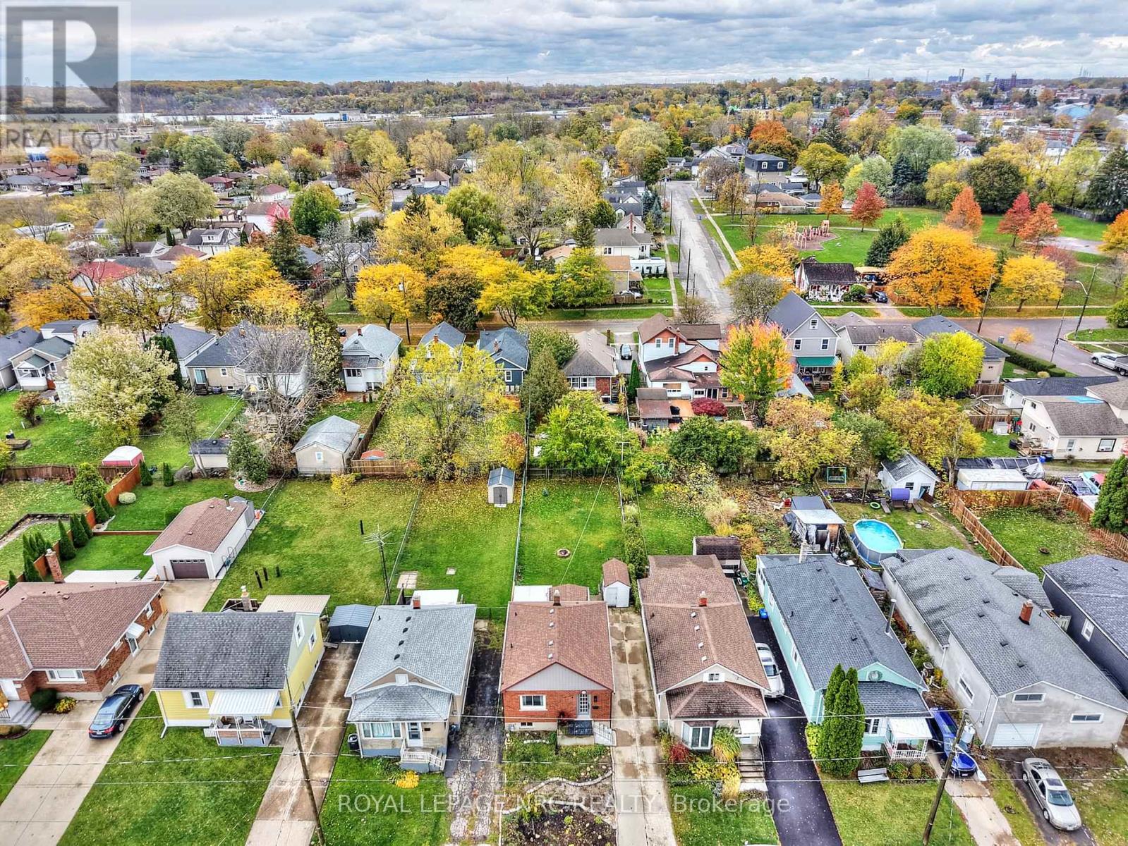 10 Fairburn Avenue, St. Catharines (Burleigh Hill), Ontario  L2T 1B2 - Photo 37 - X12506844