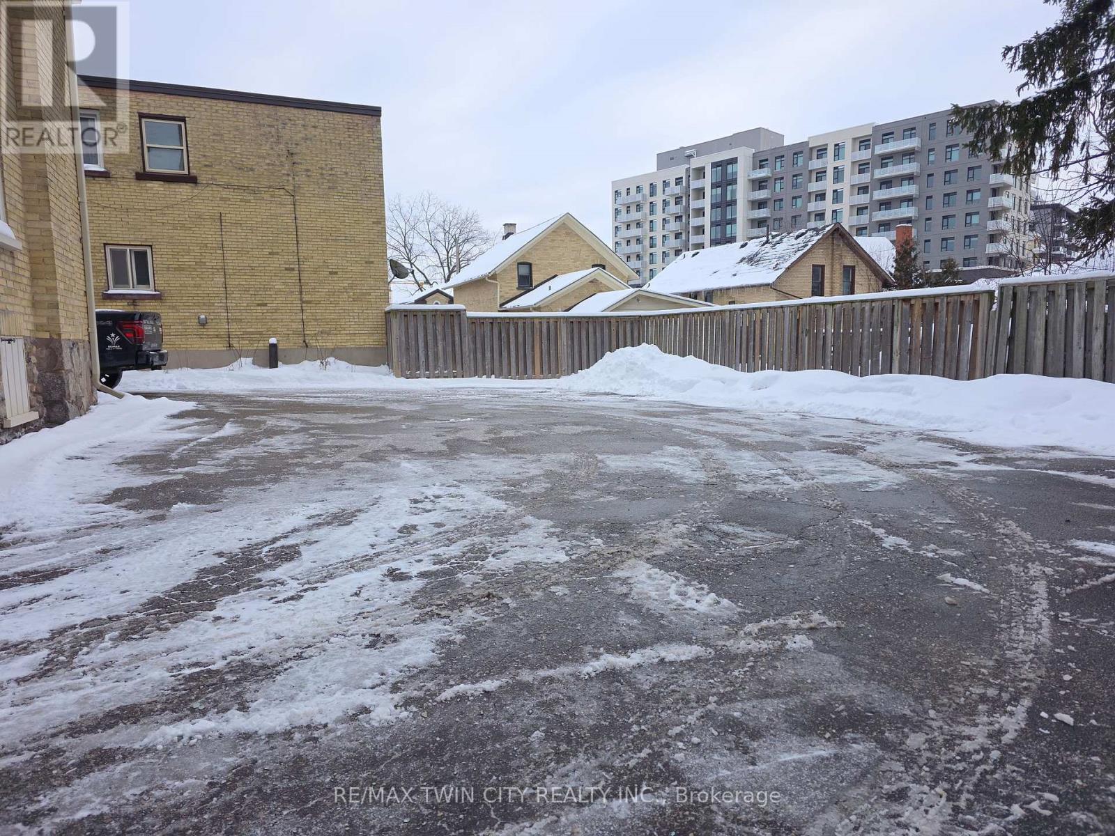 17 Irvin Street, Kitchener, Ontario  N2H 1K6 - Photo 4 - X12707554