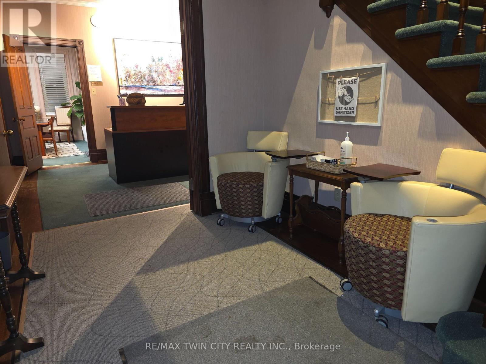 17 Irvin Street, Kitchener, Ontario  N2H 1K6 - Photo 5 - X12707554