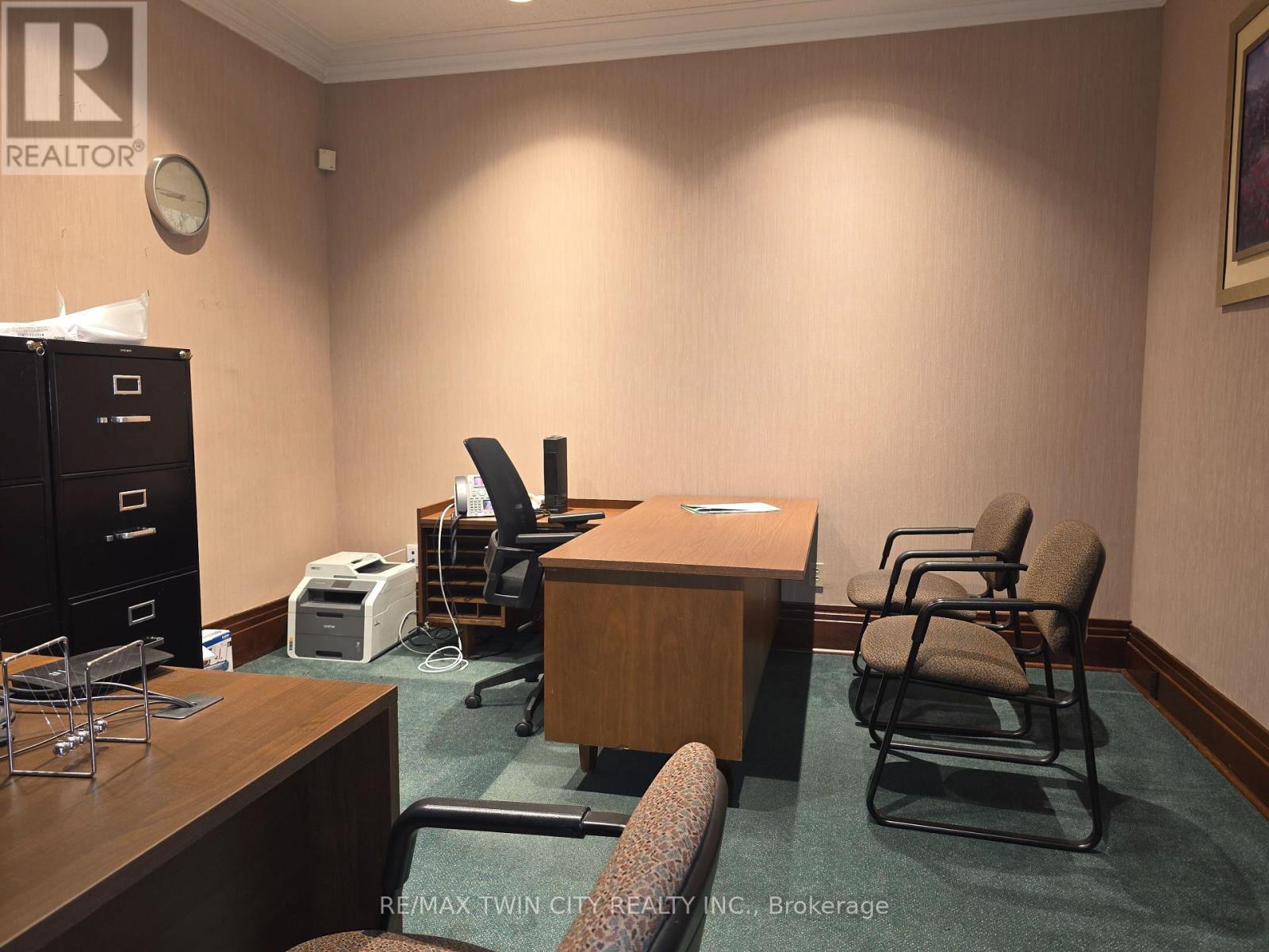 17 Irvin Street, Kitchener, Ontario  N2H 1K6 - Photo 6 - X12707554