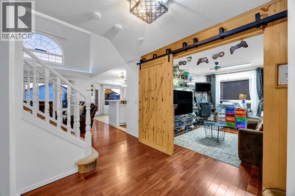 60 Tuscarora Way Nw, Calgary, Alberta  T3L 2G9 - Photo 4 - A2272020