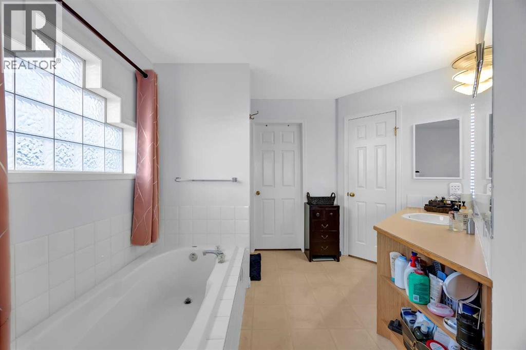 60 Tuscarora Way Nw, Calgary, Alberta  T3L 2G9 - Photo 21 - A2272020