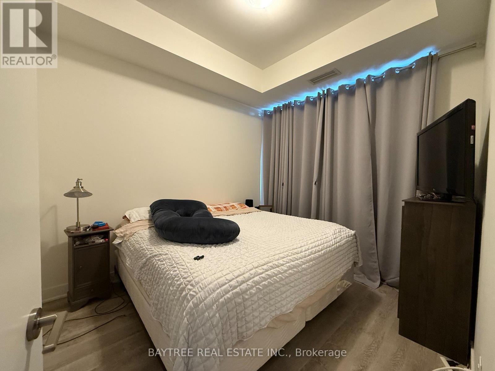 403 - 185 Deerfield Road, Newmarket, Ontario  L3Y 0G7 - Photo 2 - N12707578