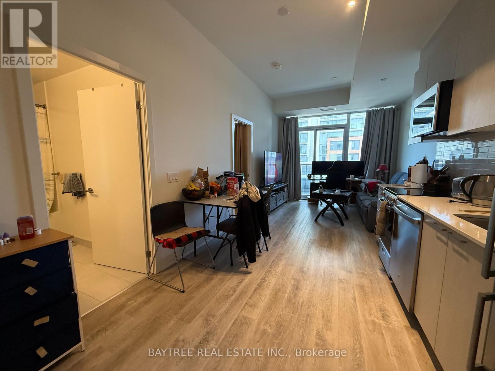 403 - 185 Deerfield Road, Newmarket, Ontario  L3Y 0G7 - Photo 5 - N12707578