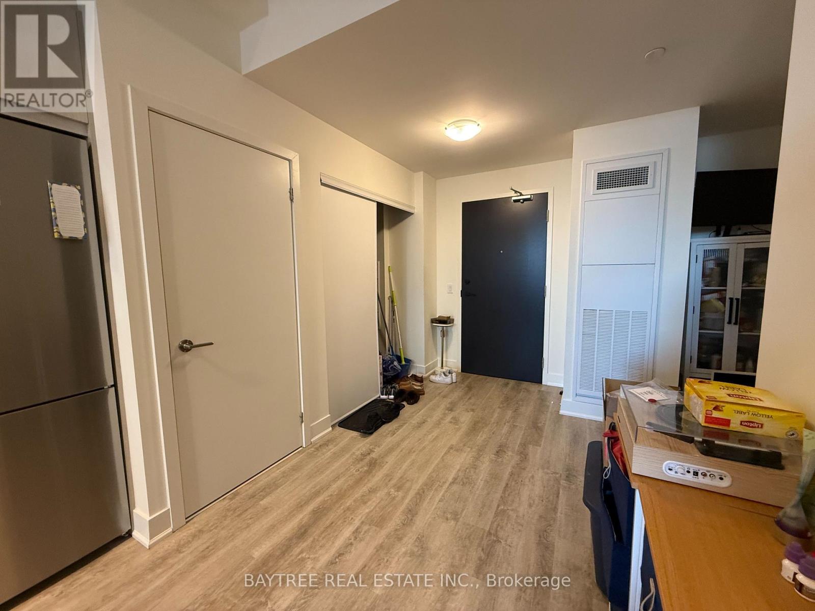 403 - 185 Deerfield Road, Newmarket, Ontario  L3Y 0G7 - Photo 6 - N12707578