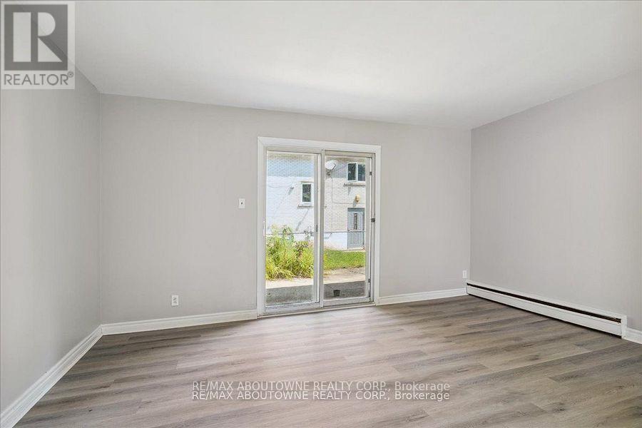 6 - 2320 Hixon Street, Oakville, Ontario  L6L 1T7 - Photo 4 - W12707570