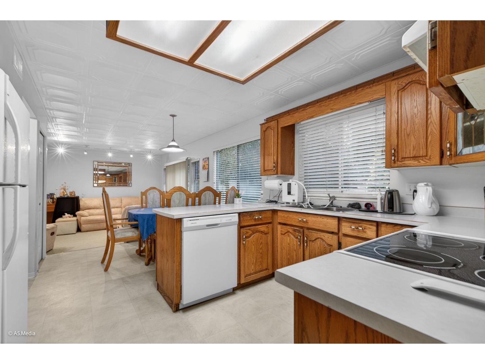 13747 63a Avenue, Surrey, British Columbia  V3X 1E6 - Photo 16 - R3074746