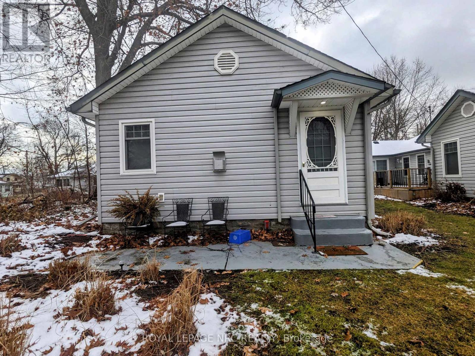 B - 372 Beechwood Avenue, Fort Erie, Ontario  L0S 1B0 - Photo 1 - X12707606