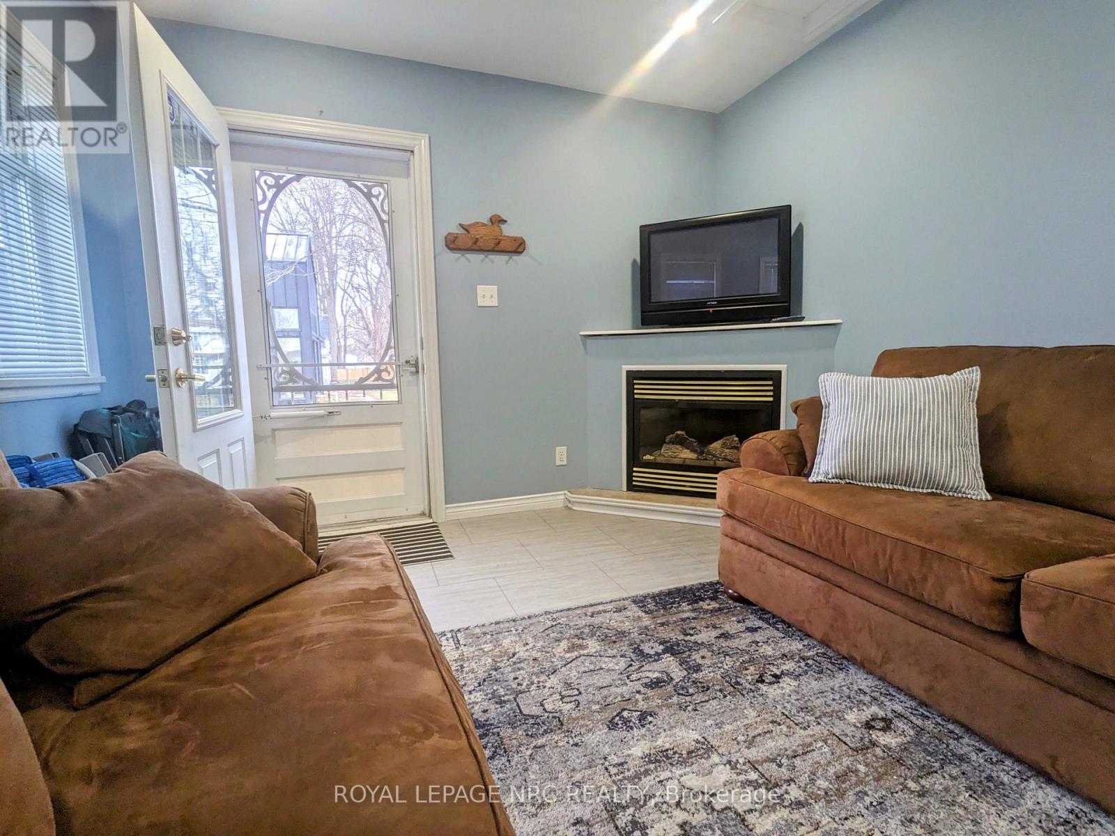 B - 372 Beechwood Avenue, Fort Erie, Ontario  L0S 1B0 - Photo 4 - X12707606