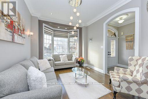 8 BAINSVILLE CIRCLE, Brampton, Ontario