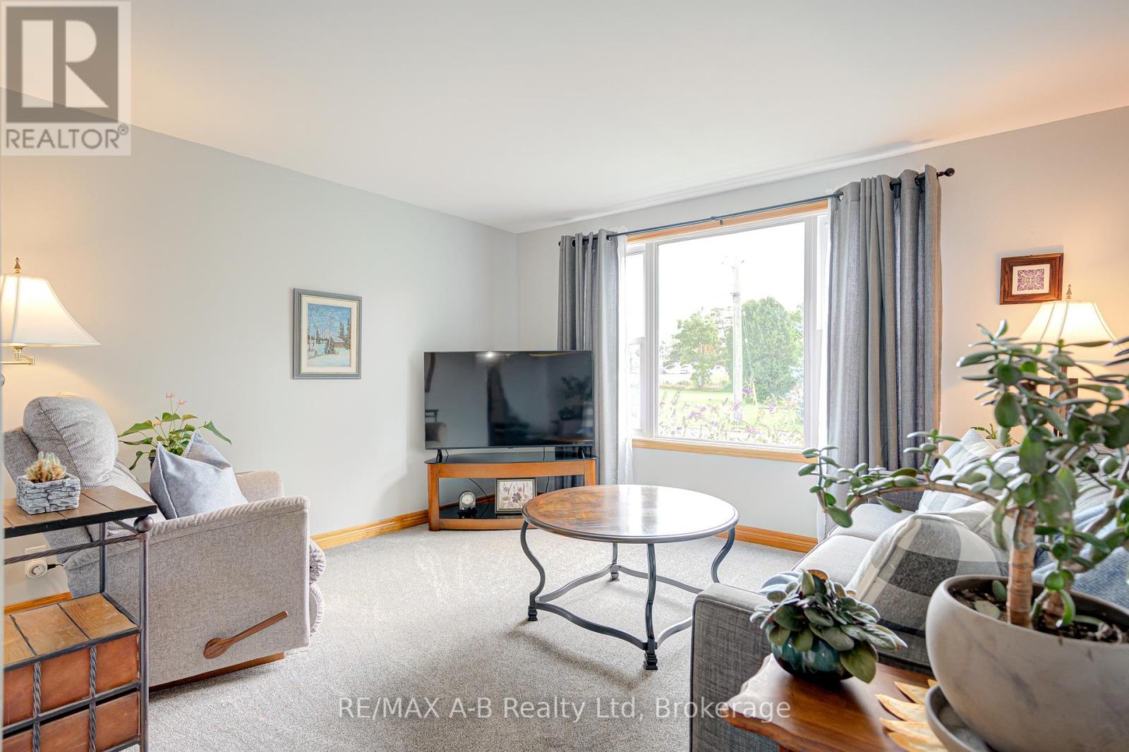 36 Huron Street, Huron East, Ontario  N0K 1W0 - Photo 21 - X12382696