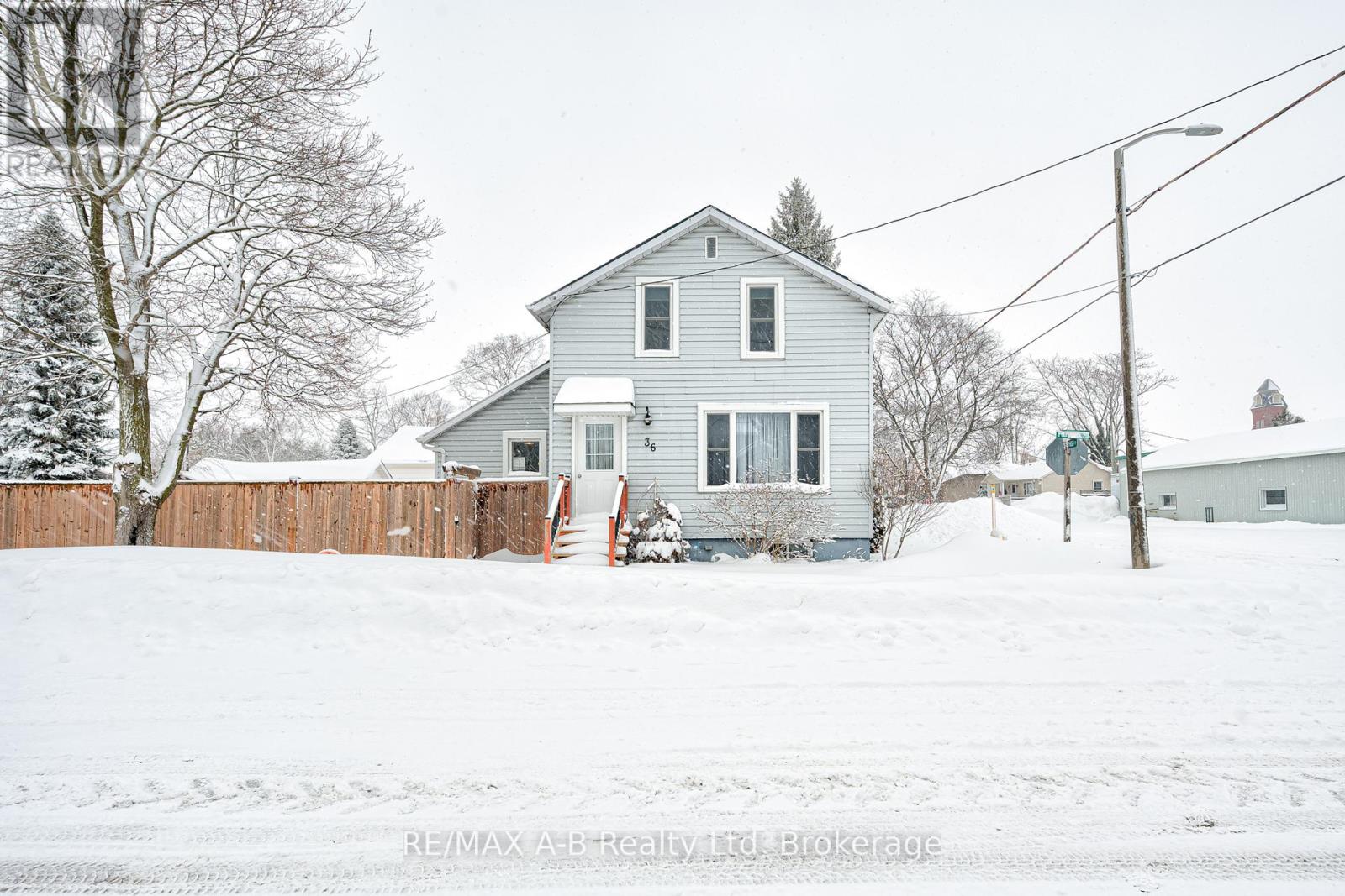 36 Huron Street, Huron East, Ontario  N0K 1W0 - Photo 3 - X12382696