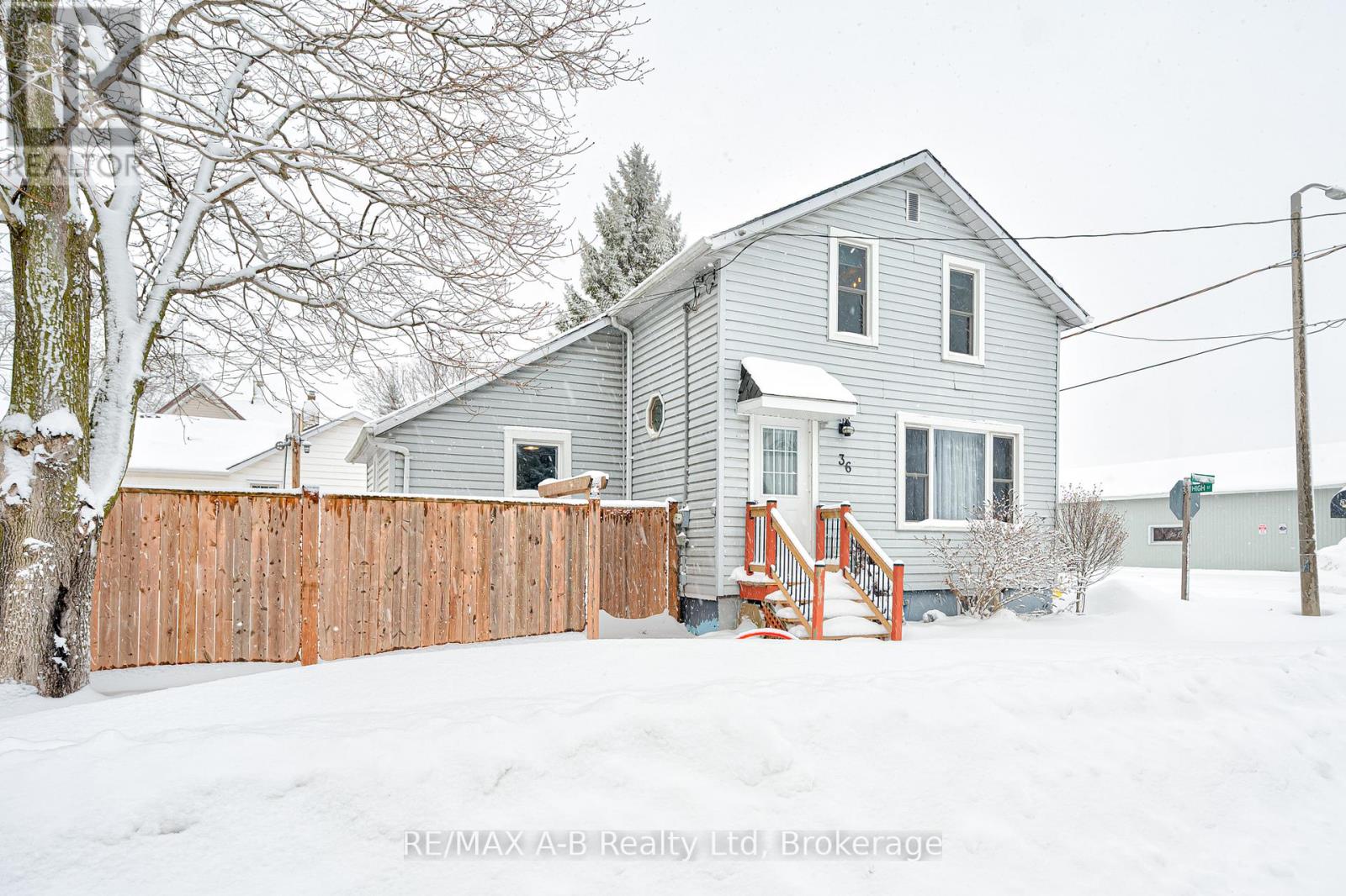 36 Huron Street, Huron East, Ontario  N0K 1W0 - Photo 4 - X12382696