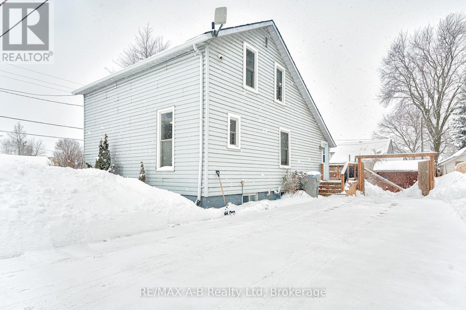 36 Huron Street, Huron East, Ontario  N0K 1W0 - Photo 6 - X12382696
