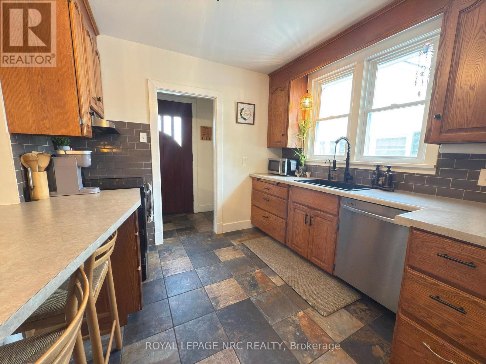 190 Carlton Street, St. Catharines, Ontario  L2R 1S4 - Photo 11 - X12574456