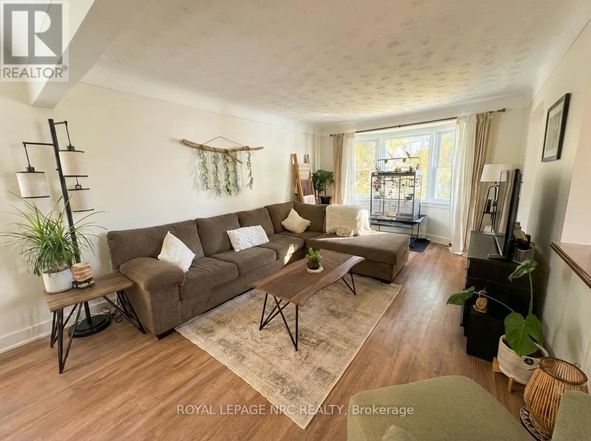 190 Carlton Street, St. Catharines, Ontario  L2R 1S4 - Photo 8 - X12574456