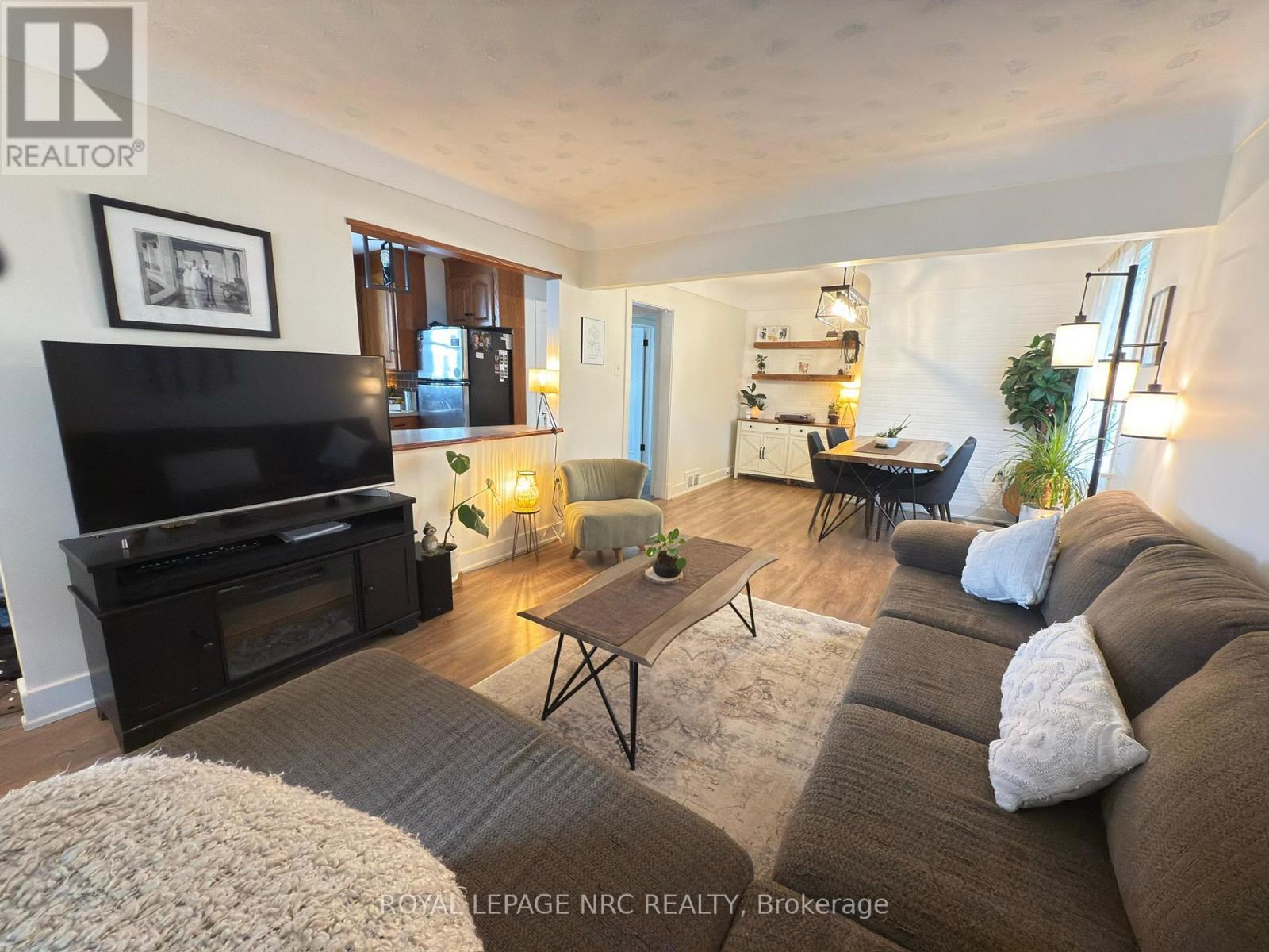 190 Carlton Street, St. Catharines, Ontario  L2R 1S4 - Photo 6 - X12574456