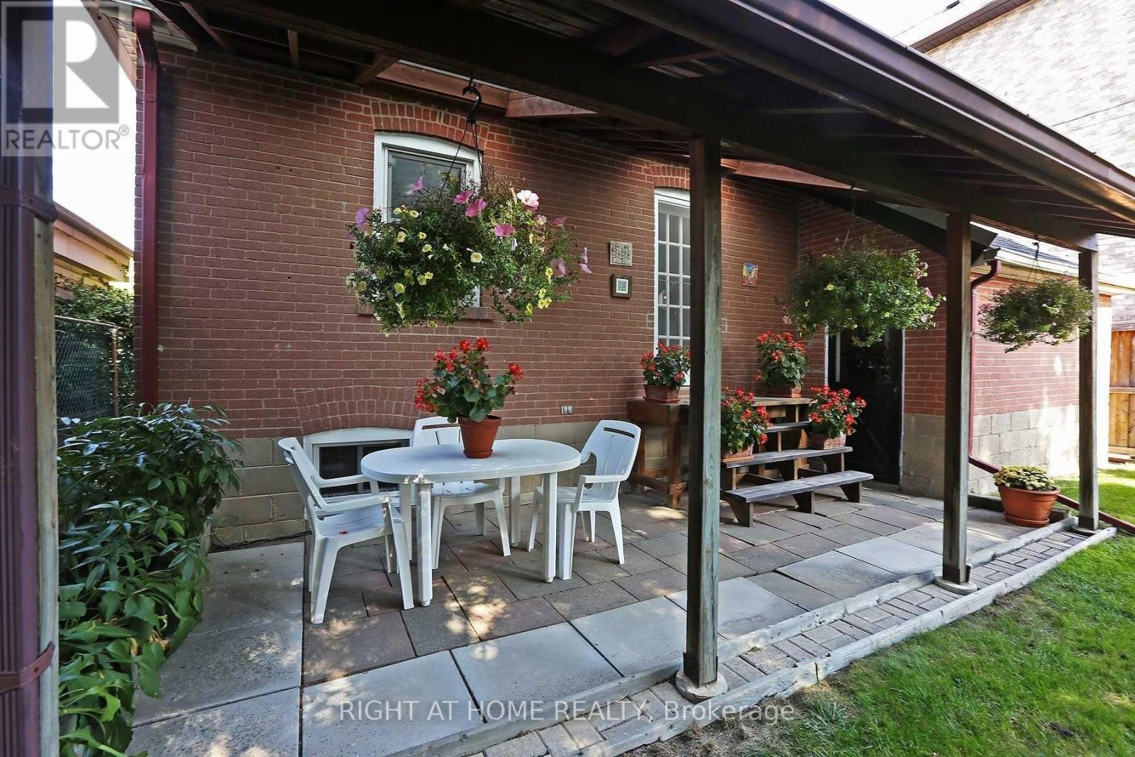 201 Johnston Avenue, Toronto, Ontario  M2N 1H4 - Photo 3 - C12707614