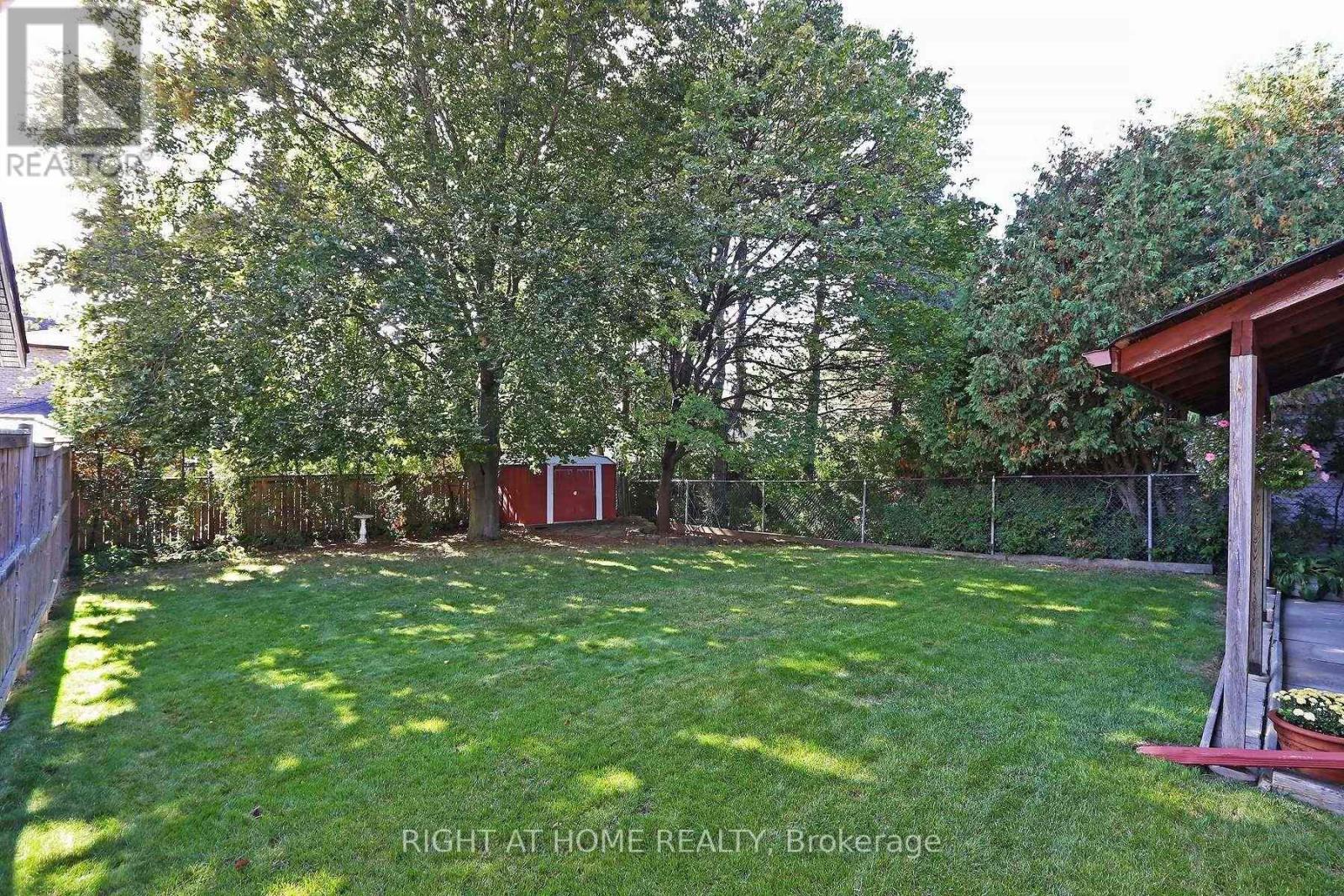 201 Johnston Avenue, Toronto, Ontario  M2N 1H4 - Photo 5 - C12707614