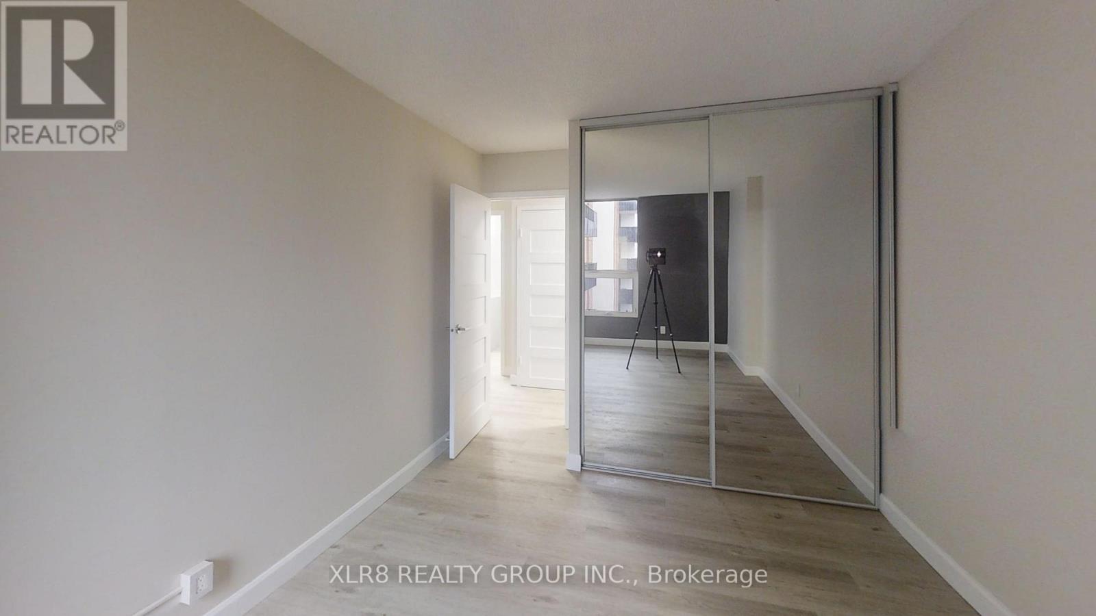 1011 - 2951 Riverside Drive, Ottawa, Ontario  K1V 8W6 - Photo 5 - X12656506