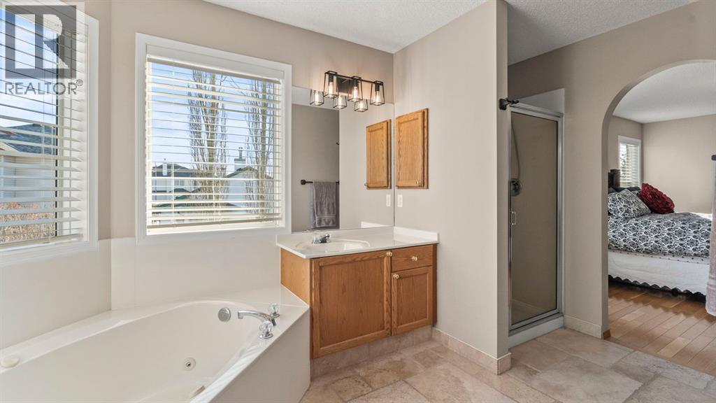 227 Rocky Ridge Close Nw, Calgary, Alberta  T3G 4X2 - Photo 30 - A2278094