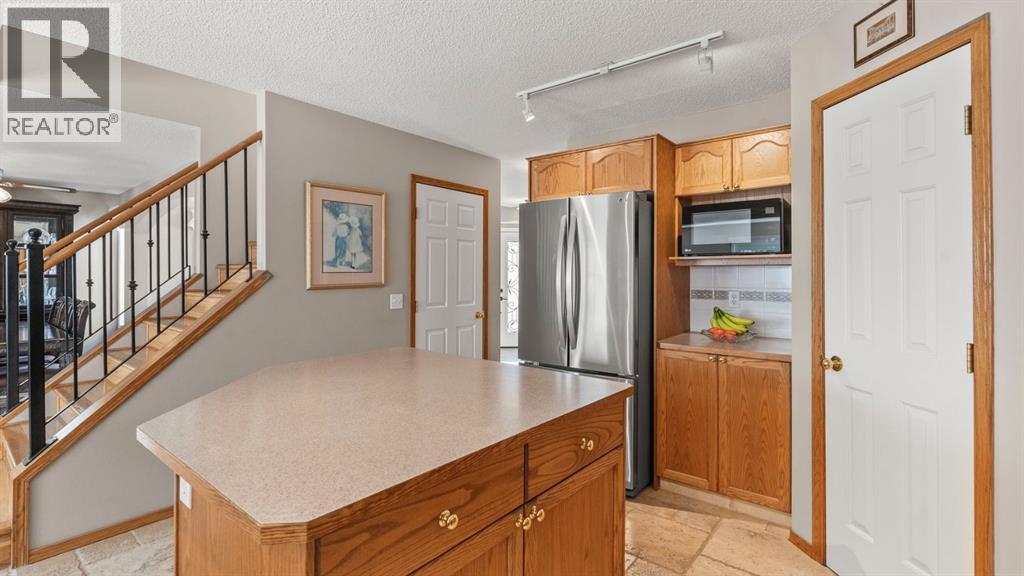 227 Rocky Ridge Close Nw, Calgary, Alberta  T3G 4X2 - Photo 13 - A2278094