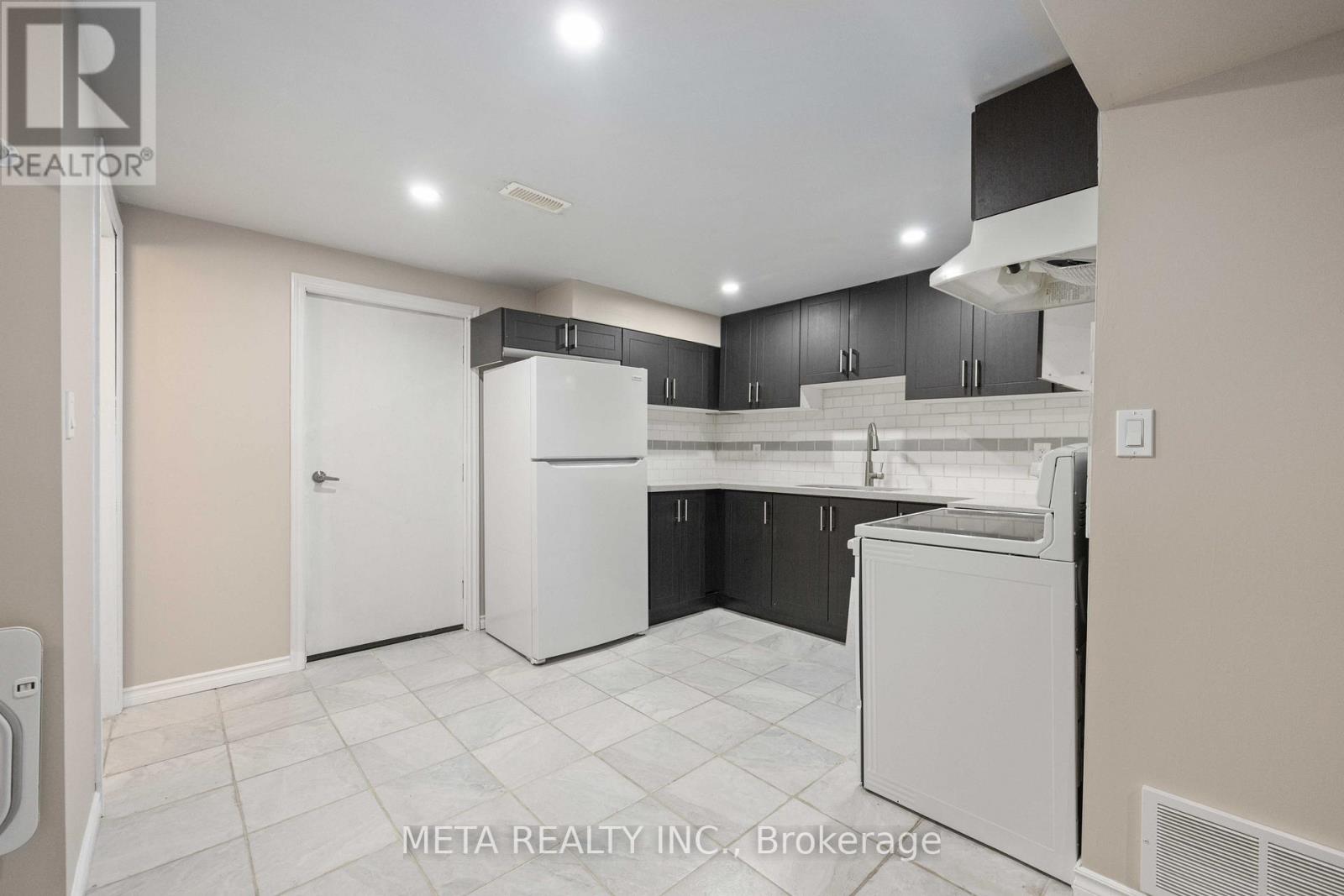 (Bsmt) - 220 Bassett Boulevard, Whitby, Ontario  L1R 1G3 - Photo 16 - E12707622